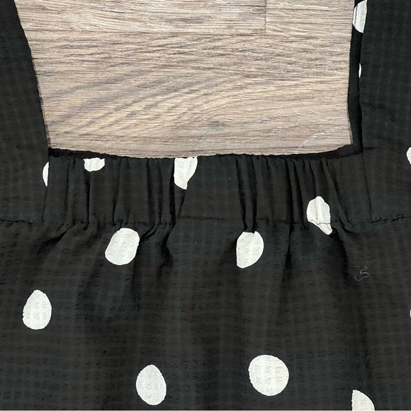 Scoop Women's Flutter Sleeve Black White Polka Dot Top with Tie Hem Size Large - Picture 8 of 9